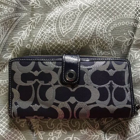 Coach Handbags - Coach Signature Print Wallet Coach Handbags - Coach Signature Print Wallet